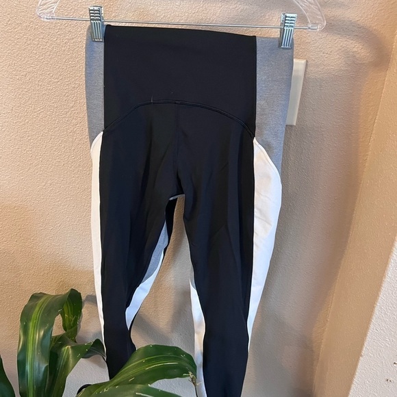 Athleta crest colorblock tight leggings - Picture 4 of 8